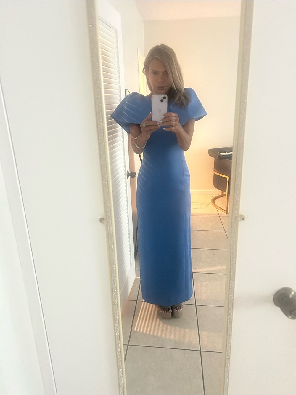 Elegant Blue Maxi Dress with Cape-Shoulder Detail - Picture 2 of 3